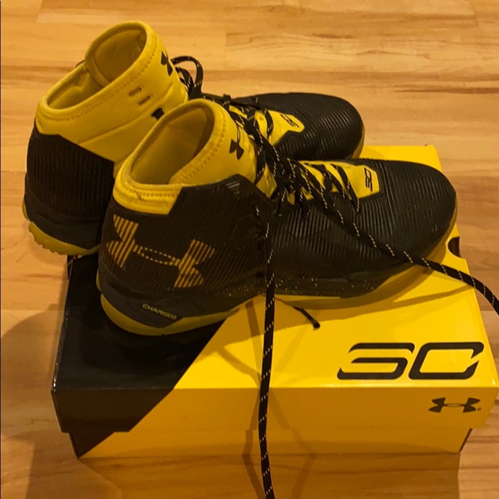 Men’s Under Armour Curry 2.5 Black Taxi Sneakers